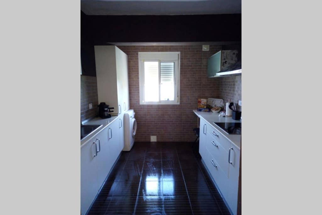 Sevilla ,Piso Completo En Buena Zona,Wifi Y Aparcamiento Exterior photo