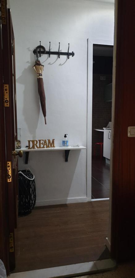 Sevilla ,Piso Completo En Buena Zona,Wifi Y Aparcamiento Exterior photo