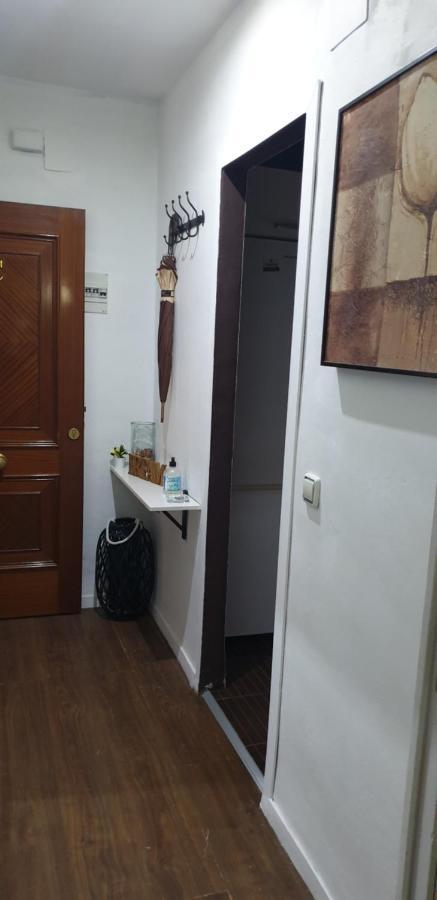 Sevilla ,Piso Completo En Buena Zona,Wifi Y Aparcamiento Exterior photo